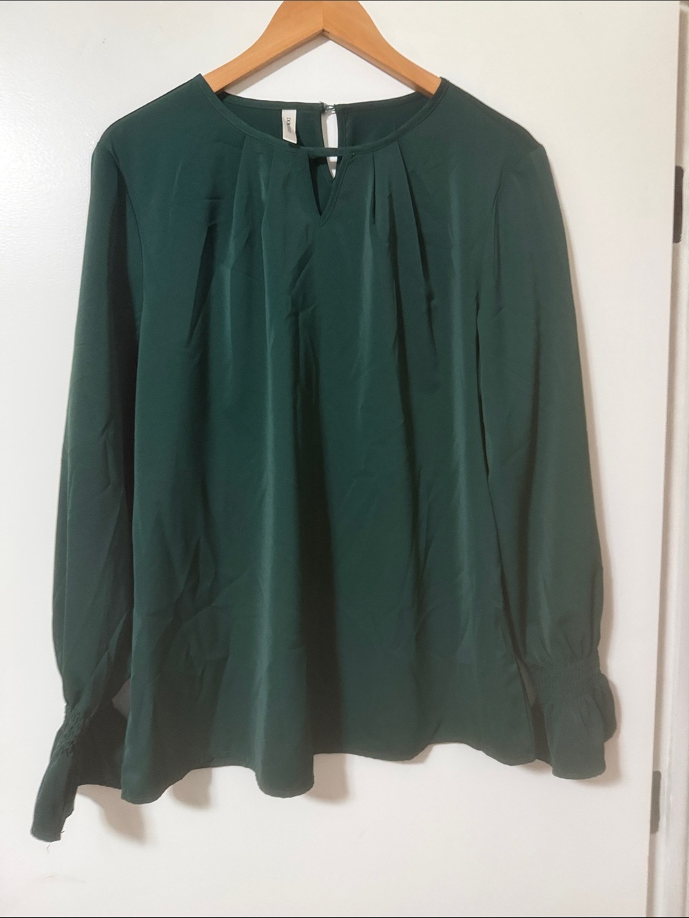 Women's Dark Green Long Sleeve Pleated Keyhole Blouse